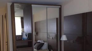 In-room safe, desk, iron/ironing board (on request) - Mirniy Resort (Odesa)