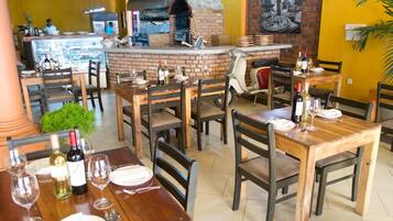 Lunch and dinner served, international cuisine