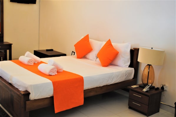 1 bedroom, desk, free WiFi, bed sheets