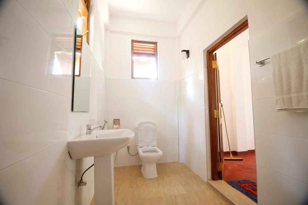 shower, free toiletries, towels