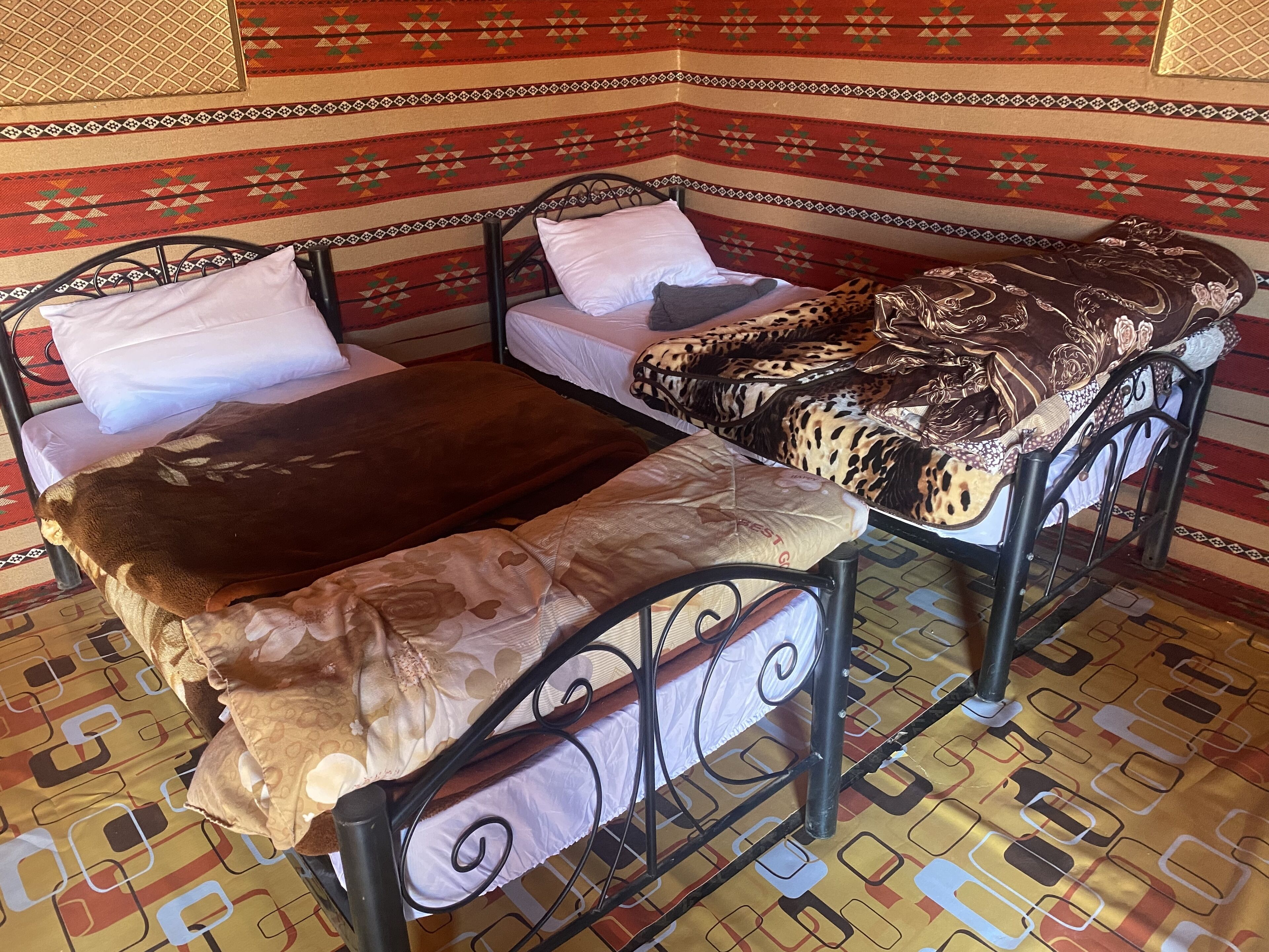 Zelt (for 2) | Zimmersafe, Schreibtisch, schallisolierte Zimmer, Bettwäsche