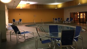 Indoor pool - Dancing Eagles Resort Hotel (Watersmeet)