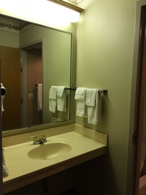 Bathroom - Dancing Eagles Resort Hotel (Watersmeet)