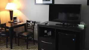 Deluxe Room, 1 King Bed, Smoking | Desk, iron/ironing board, rollaway beds (surcharge), WiFi (free) - Dancing Eagles Resort Hotel (Watersmeet)