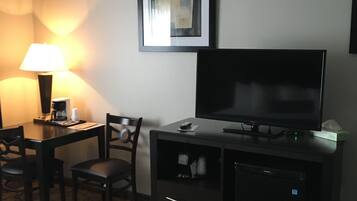 Deluxe Room, 1 King Bed, Smoking | Desk, iron/ironing board, rollaway beds, free WiFi