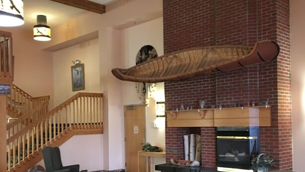 Lobby sitting area - Dancing Eagles Resort Hotel (Watersmeet)