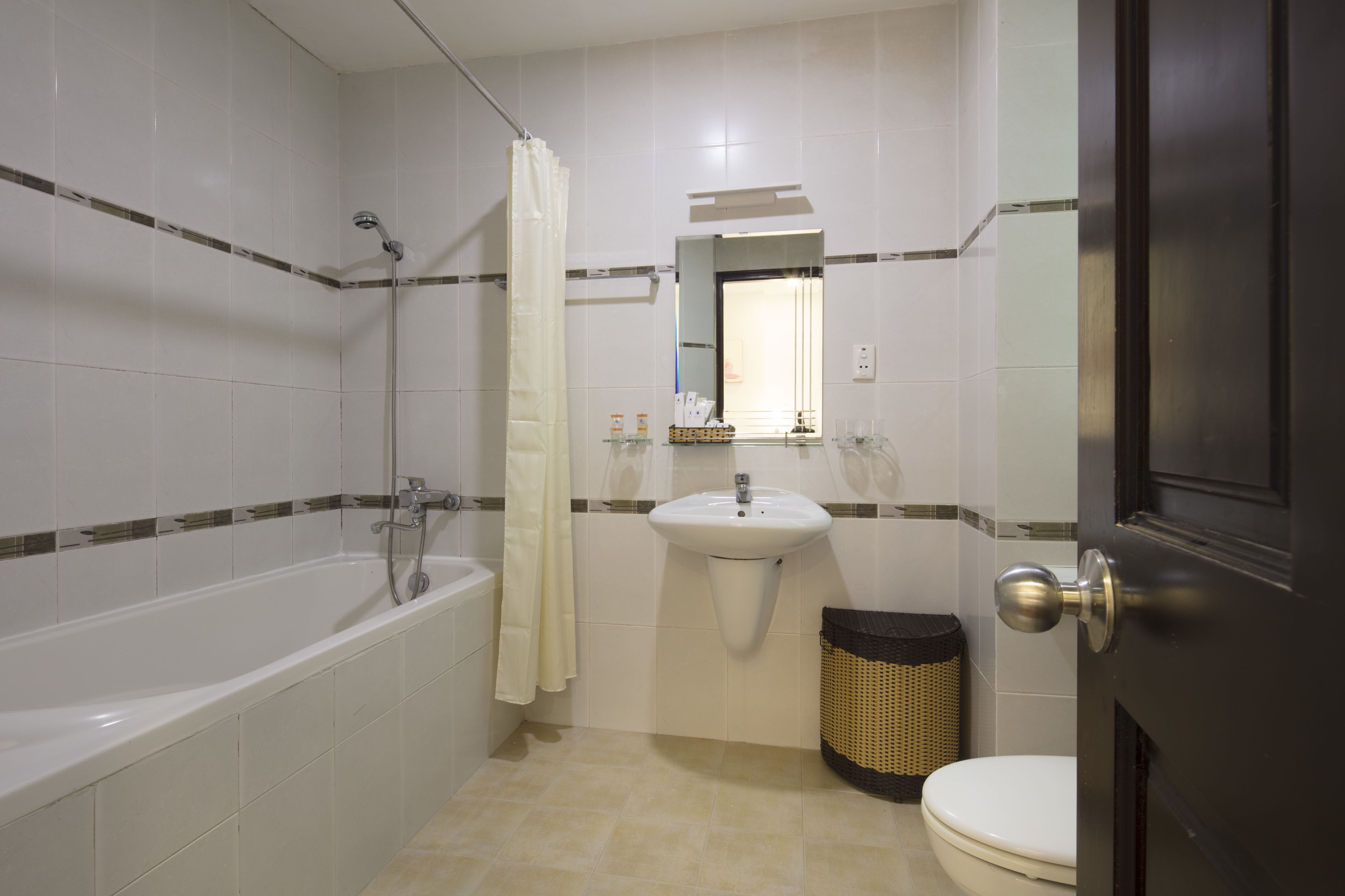 Shower, free toiletries, hair dryer, towels