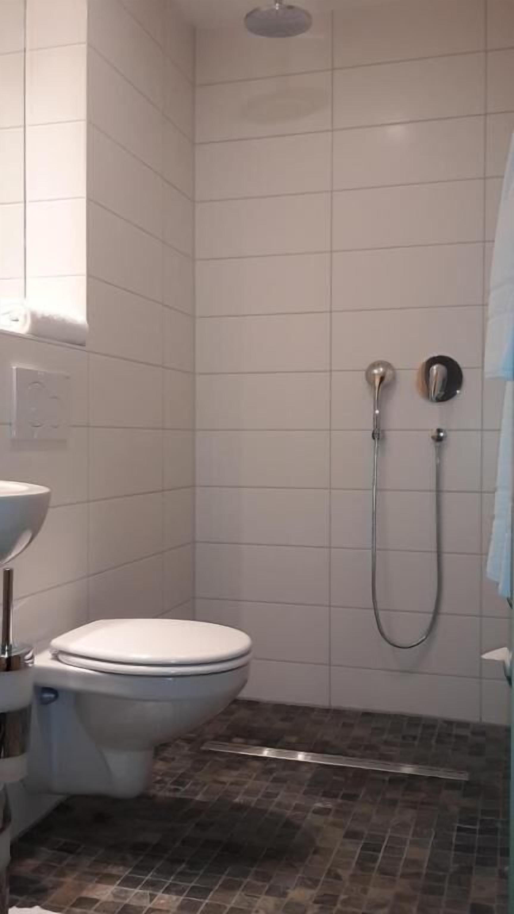 shower, free toiletries, towels