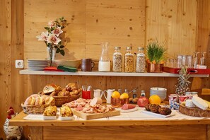 Daily buffet breakfast for a fee