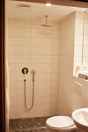 Comfort Single Room, Private Bathroom | Bathroom - Hotel Capima (Cologne)