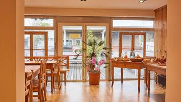 Daily buffet breakfast (EUR 9.00 per person)