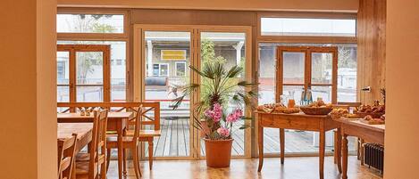 Daily buffet breakfast (EUR 9.00 per person)