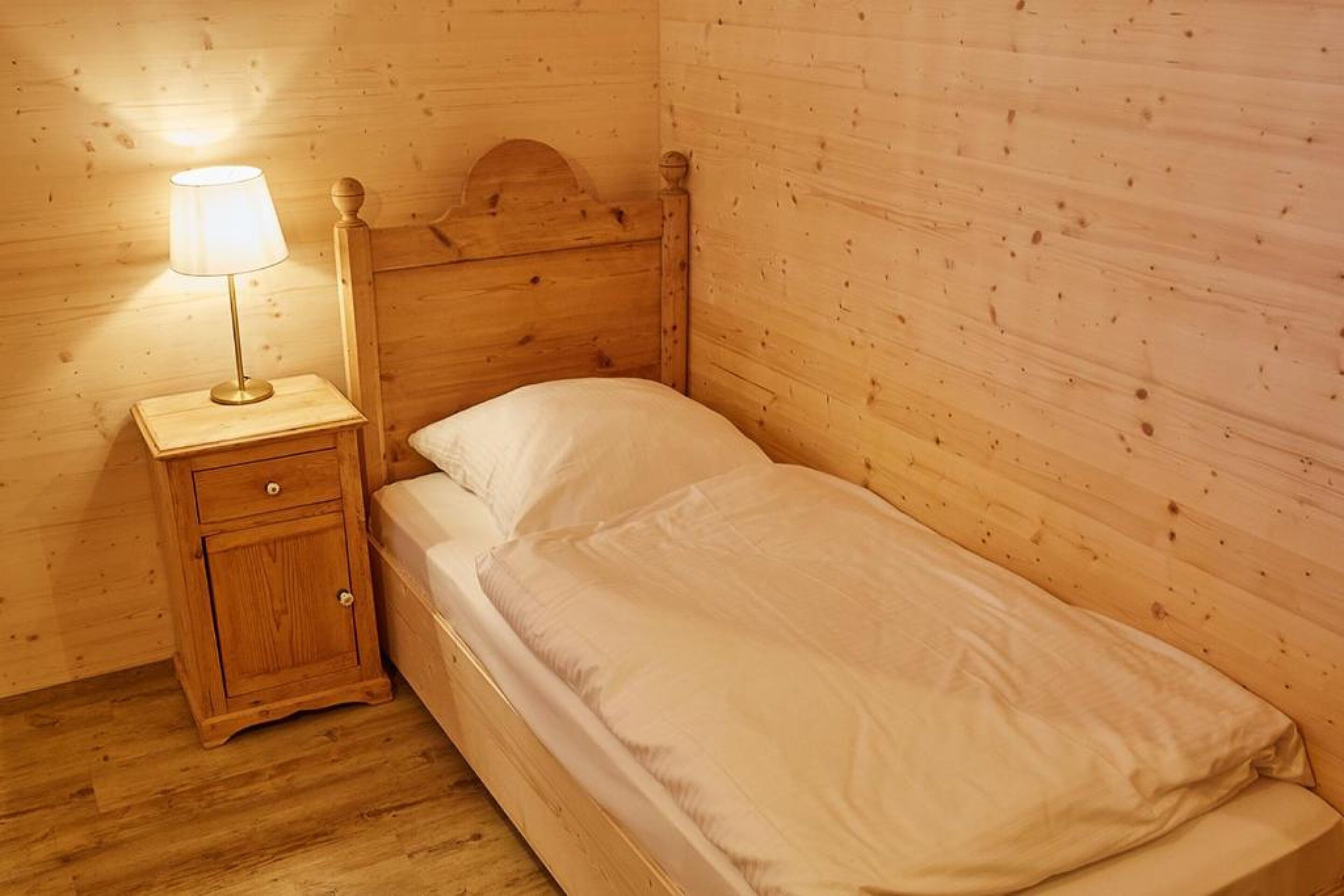 comfort single room, private bathroom | premium bedding, desk, soundproofing, iron/ironing board