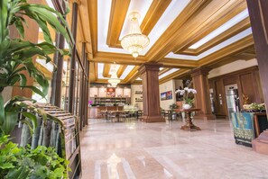 Lobby sitting area - Phnom Penh Era Hotel (Phnom Penh)