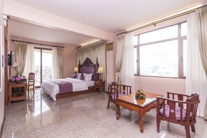 Deluxe Double Room | Minibar, in-room safe, desk, blackout drapes - Phnom Penh Era Hotel (Phnom Penh)