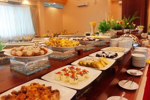 Daily continental breakfast for a fee