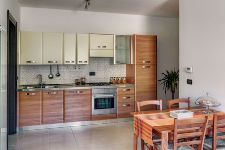 Appartamento 1, 2 Bedrooms | In-room dining