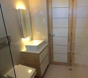 Douche, serviettes fournies