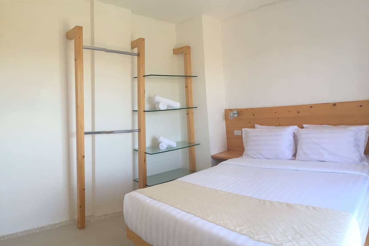 1 bedroom, in-room safe, desk, iron/ironing board