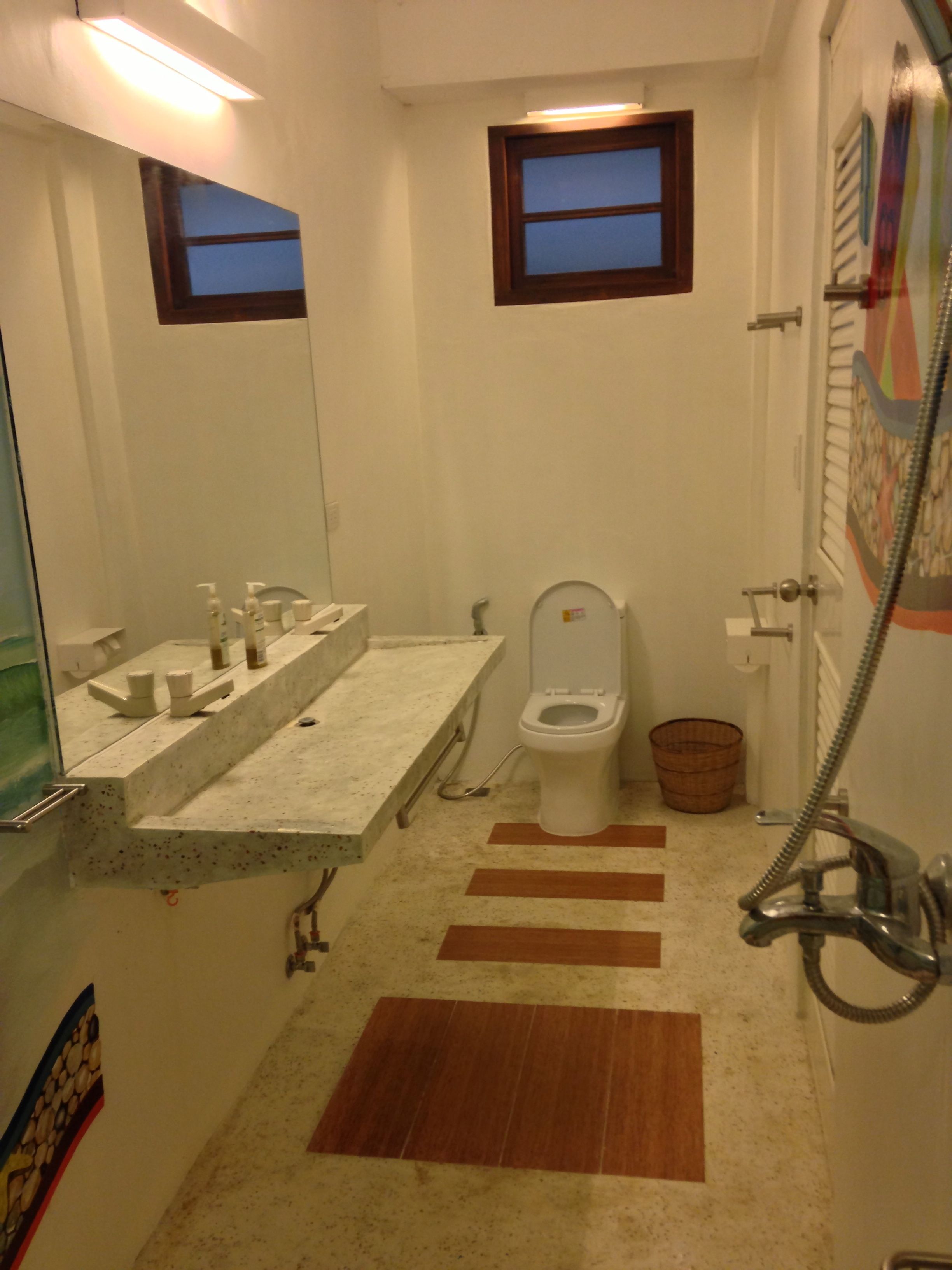 deluxe triple room (airconditioned) | bathroom | shower, free toiletries, hair dryer, towels