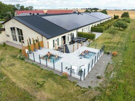 Aromaterapi, massage med varma stenar och kroppsskrubb