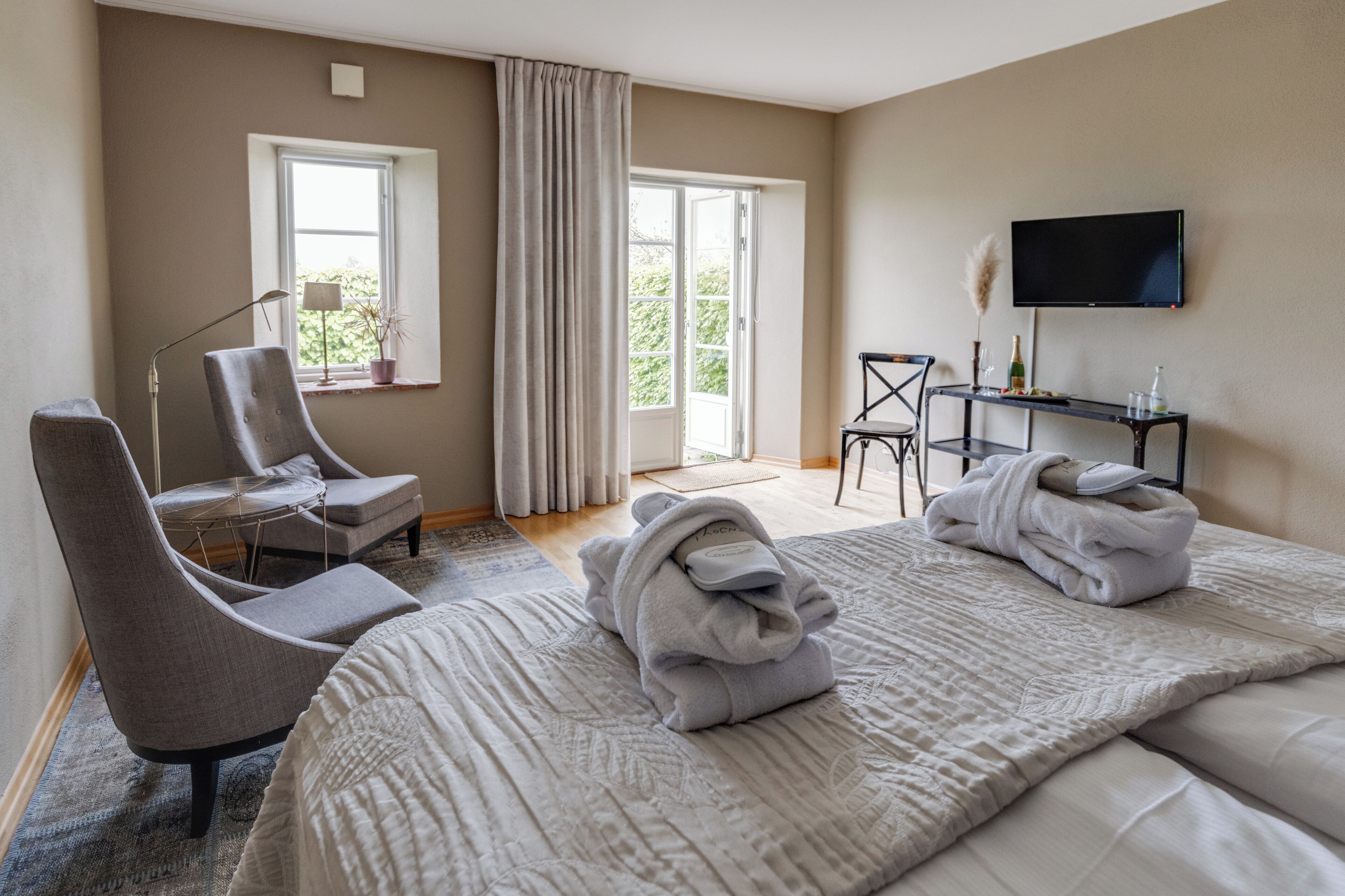 shower, free toiletries, hair dryer, bathrobes