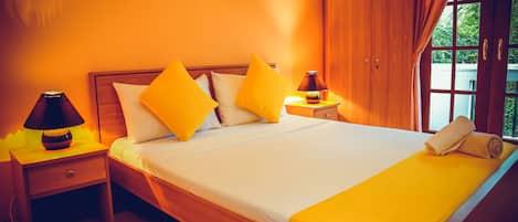 4 bedrooms, desk, rollaway beds, free WiFi