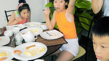 Daily continental breakfast (USD 4 per person)