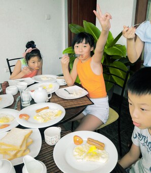 Daily continental breakfast for a fee - The Terranova Inn (Negombo)