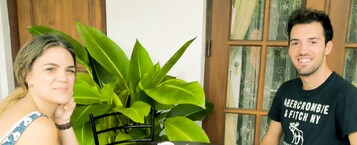 Se ofrece un desayuno continental (4 USD por persona)