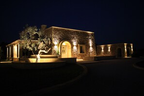 Front of property - evening/night - Borgo Rosso Terra (Alezio)