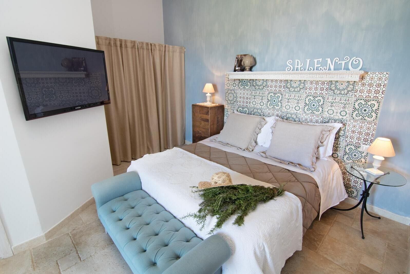 标准房 | 客房内保险箱、办公桌、隔音、婴儿床