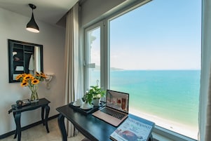 Minibar, caja de seguridad en la habitación, escritorio y wifi gratis 