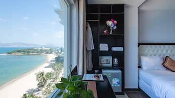 Minibar, in-room safe, desk, free WiFi