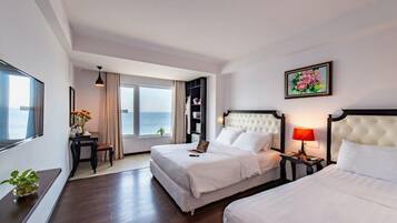 Triple Room With Sea View | Minibar, in-room safe, desk, free WiFi