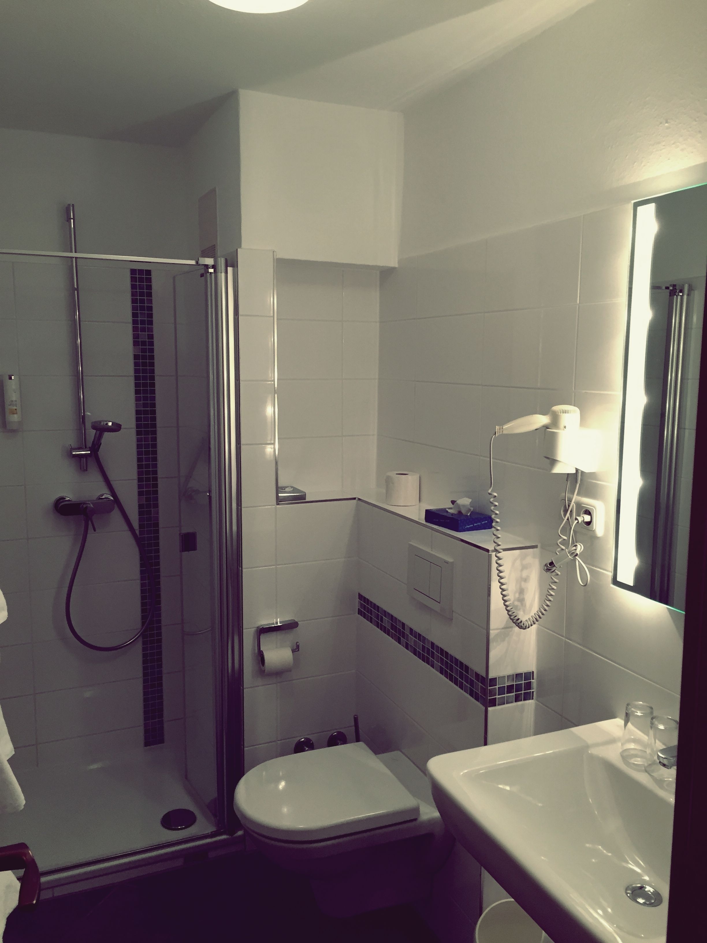 double room | bathroom | shower, free toiletries, hair dryer, towels