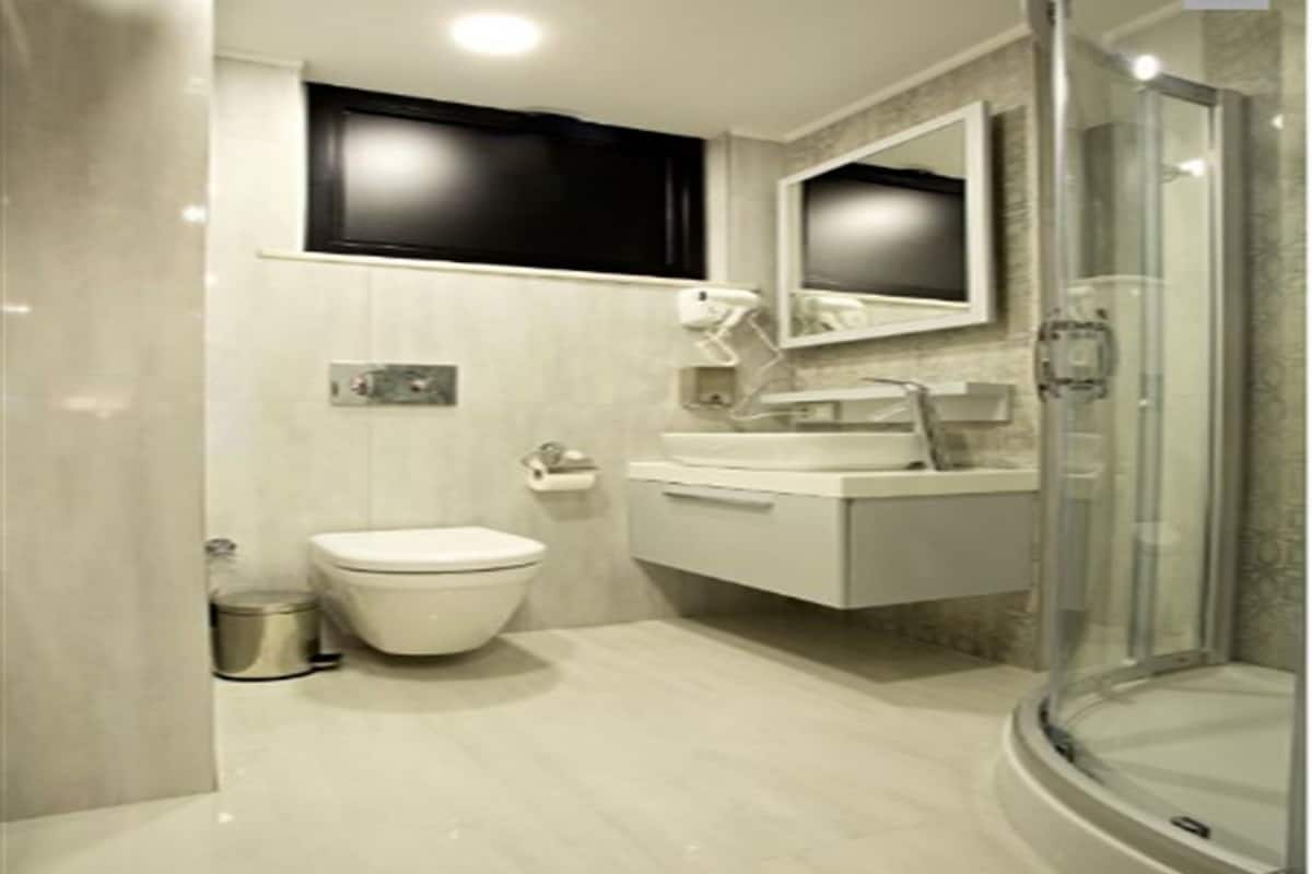 shower, free toiletries, hair dryer, bathrobes