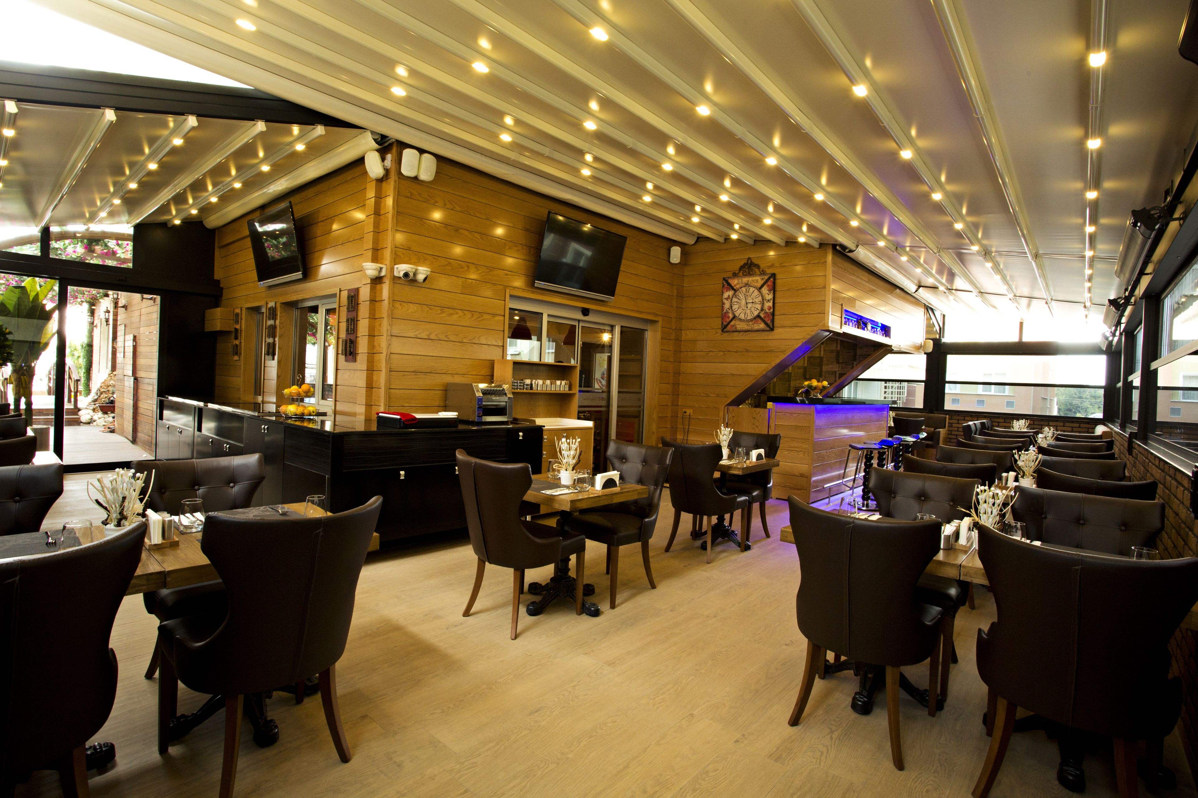 breakfast, lunch and dinner served