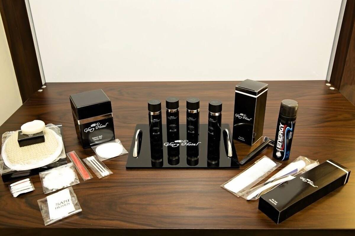 single room, 1 single bed | premium bedding, free minibar items, in-room safe, desk