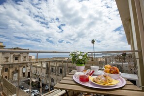 Deluxe Room, Ocean View | Frette Italian sheets, premium bedding, memory foam beds, desk - Maison Ortigia (Syracuse)
