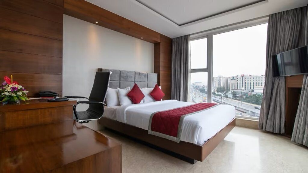 egyptian cotton sheets, premium bedding, tempur-pedic beds, in-room safe