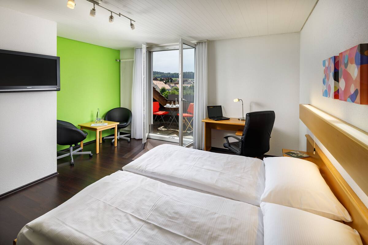 Budget Twin Room (No Elevator) | Premium bedding, in-room safe, desk, blackout drapes