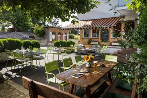 Outdoor dining - Hotel Stalden (Berikon)