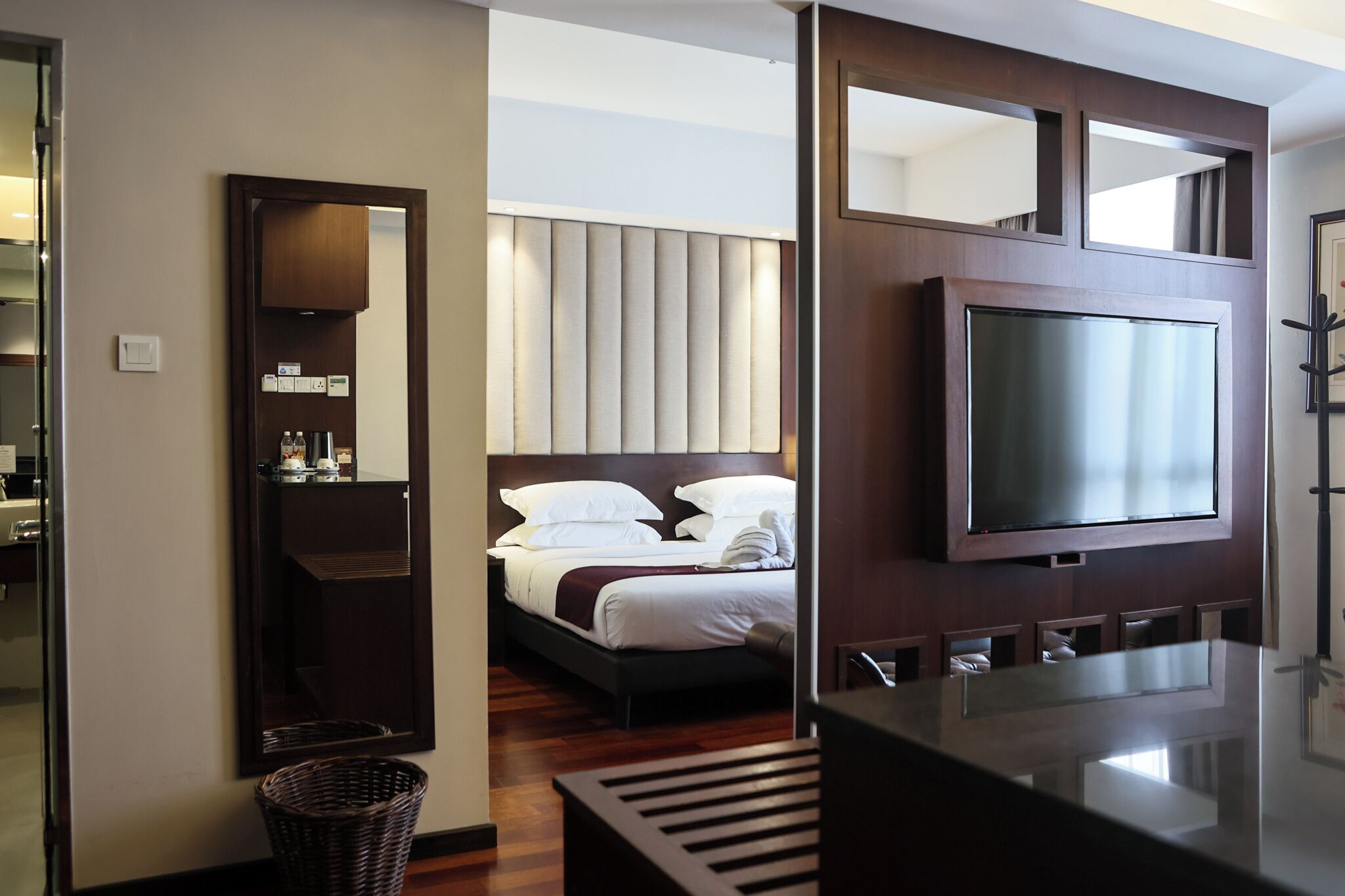 Executive Suite, 1 Katil Raja (King), City View | Ruang tamu | 32 inci televisyen LED dengan satelit, TV 