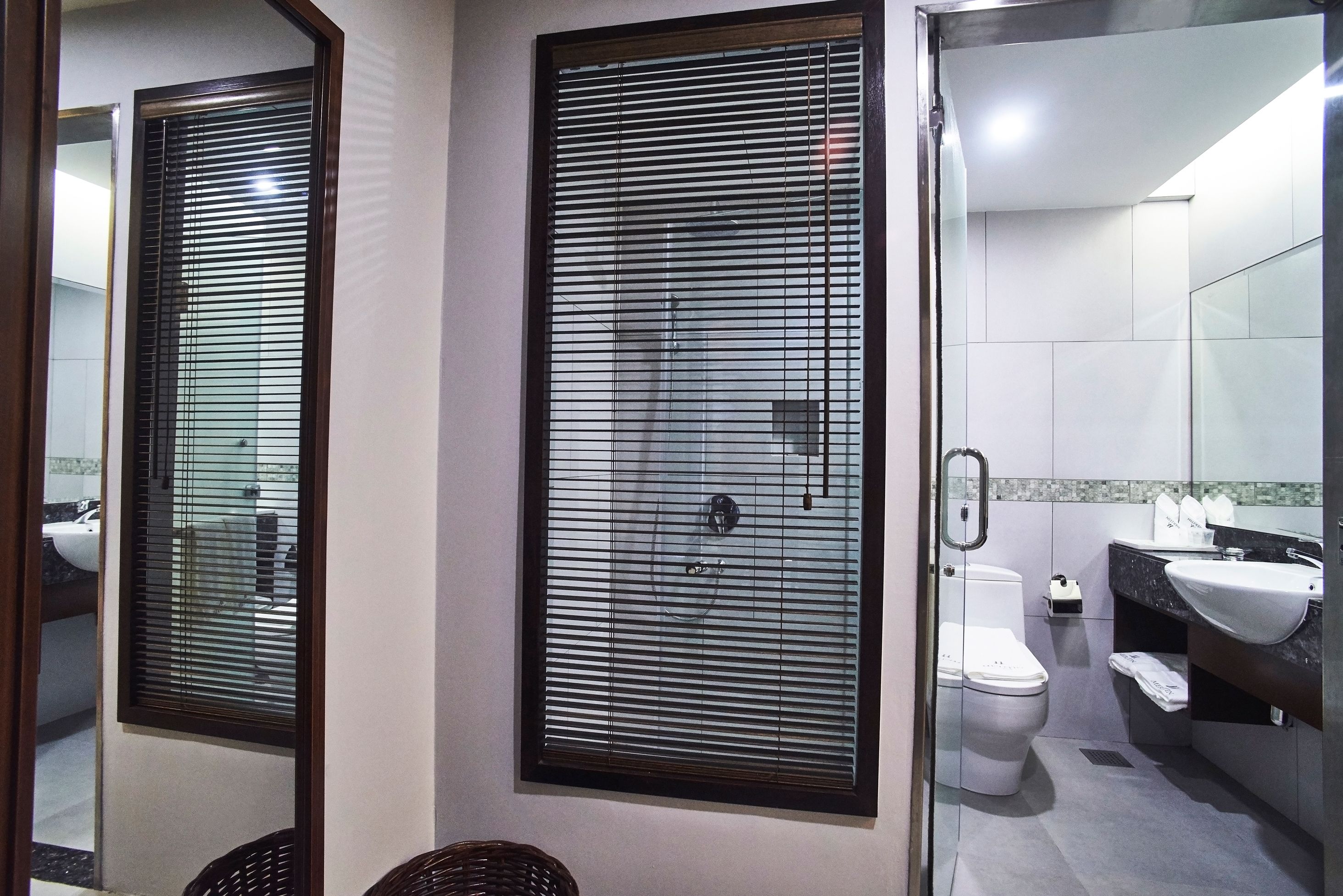 shower, rainfall showerhead, free toiletries, hair dryer