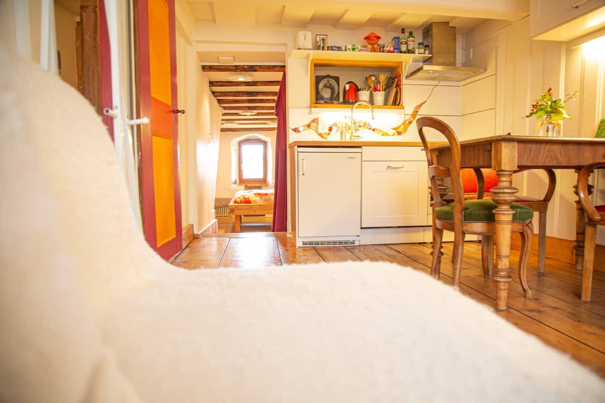 Departamento, baño en la habitación | Restaurantes