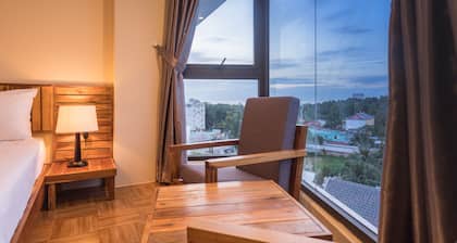 Golden Daisy Hotel