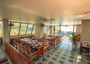 Breakfast, lunch and dinner served - Golden Daisy Hotel (Phu Quoc)