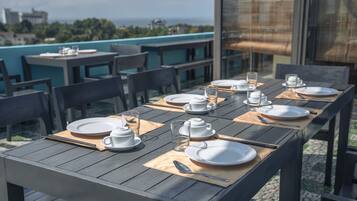 Breakfast, lunch, dinner served; local and international cuisine