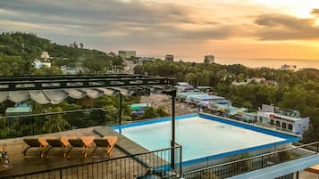 Outdoor pool, a rooftop pool
